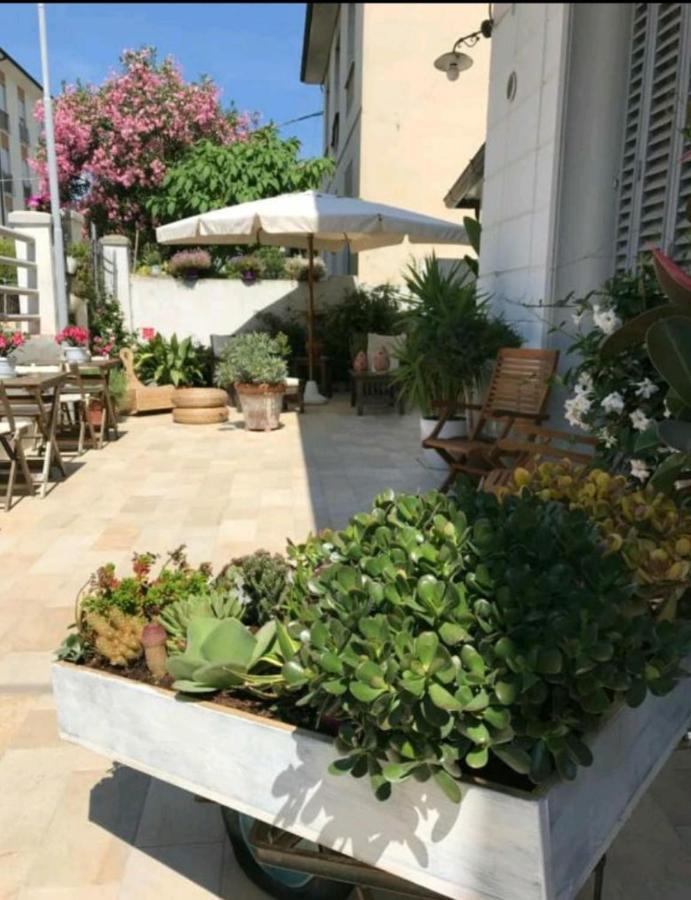 hotel lisà Viareggio Exterior foto